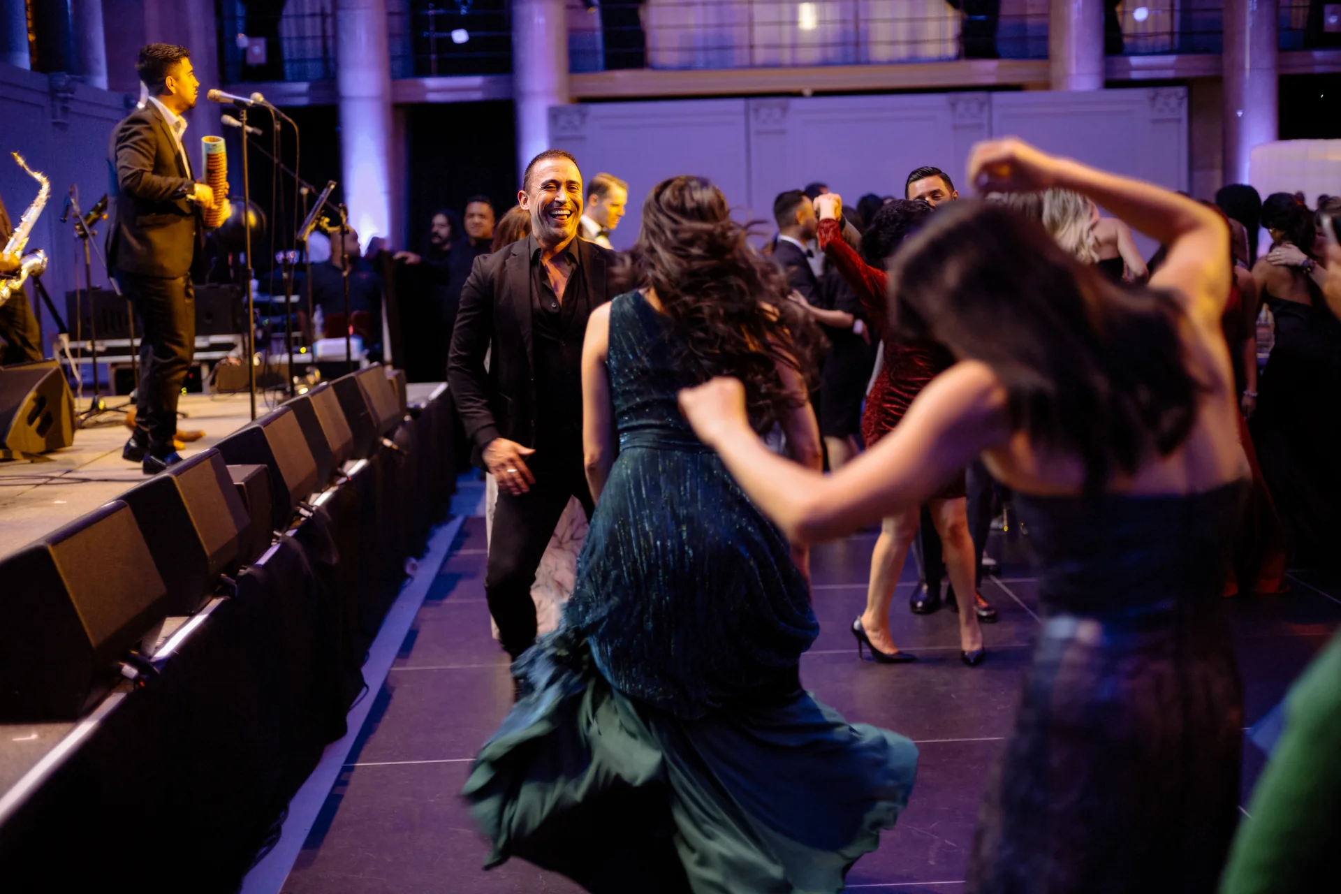 Guests turning together on the dance floor